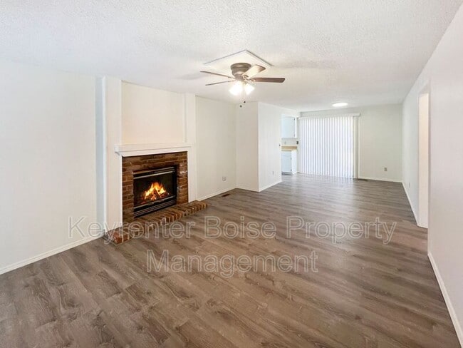 Building Photo - 1612 E Bergeson St