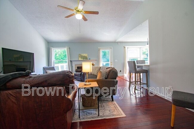 Building Photo - 20 N Hillside Dr
