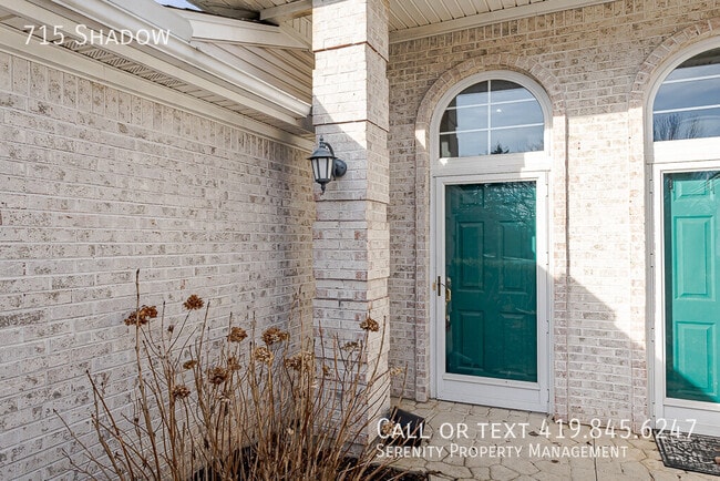Building Photo - 715 Shadow-