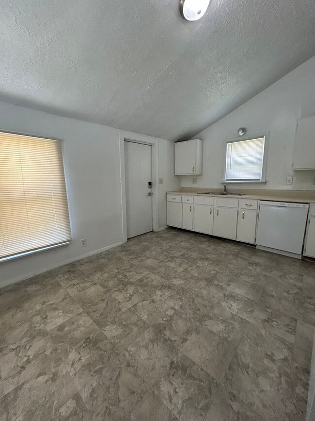 Photo - 1402 Alabama St Apartment