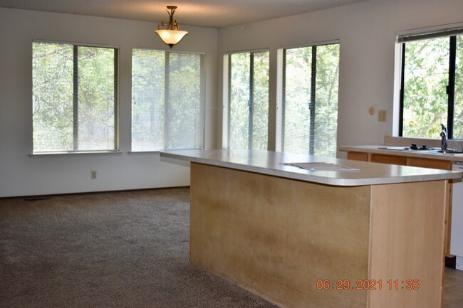 Foto del edificio - 60 Shannon Ct