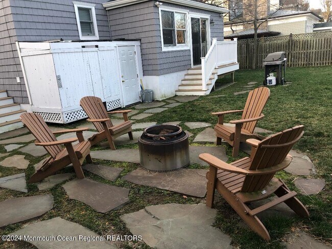 Building Photo - 320 Lincoln Ave