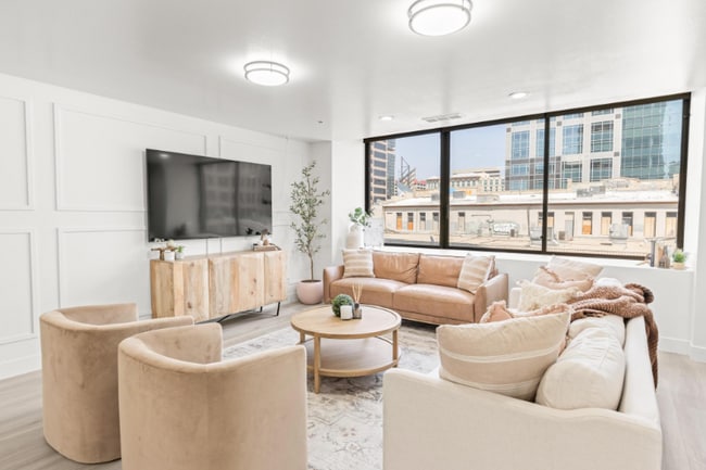 Photo - 48 W Broadway Apartment