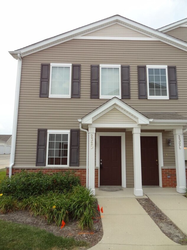 Primary Photo - Wonderful 2 bed 2 bath family home. One ca...