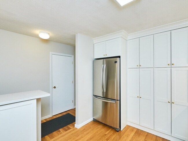 Building Photo - 400 Savin Hill Ave