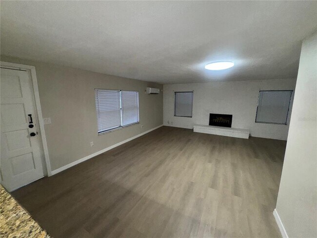 Foto del edificio - 1111 Romano Ave