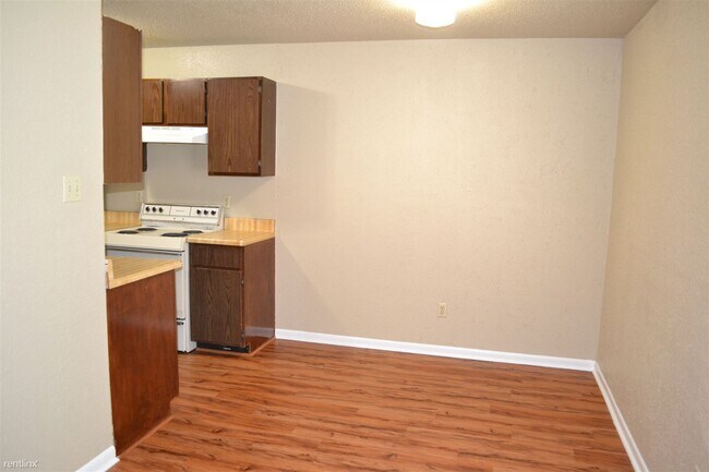Building Photo - 2 br, 1 bath 4plex - 1528 Pine Ridge Dr A