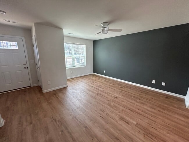 Foto del edificio - 525 Hampton Townes Dr