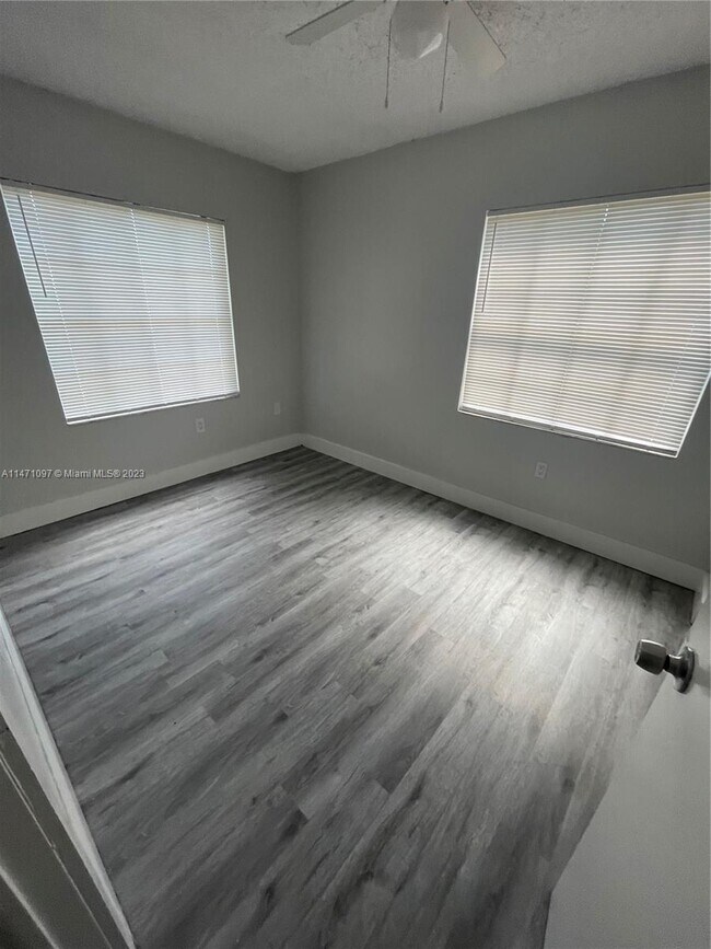 Foto del edificio - 10520 SW 182nd St