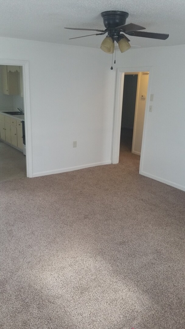 Foto del edificio - 2BD, 1 BA Duplex for rent.