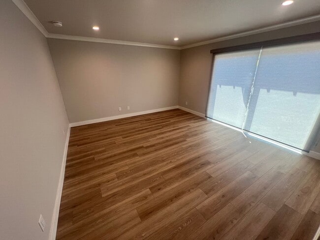 Building Photo - 630 Hollenbeck Ave