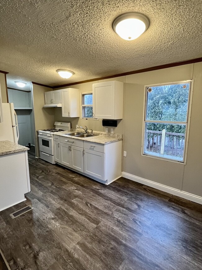 Building Photo - 3416 OH-83