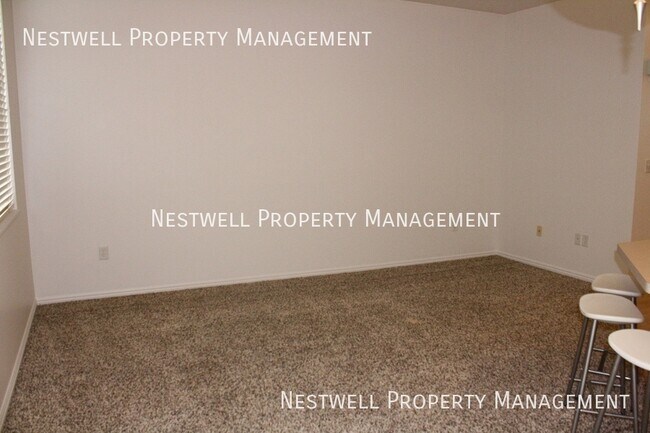 Building Photo - Really Nice 2 Bedroom ADA Accessible Townh...