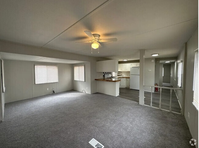 Building Photo - Starlight Mobile Home Park