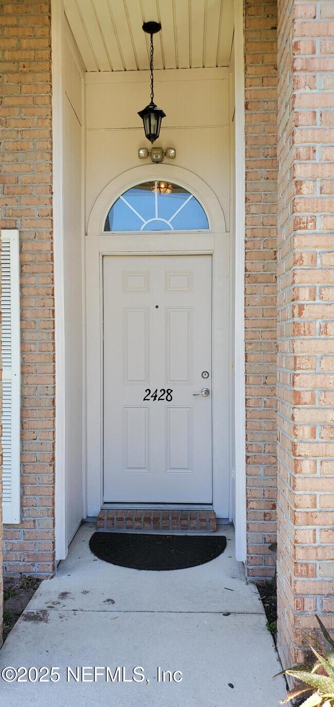 Foto del edificio - 2428 Cedar Trace Dr E