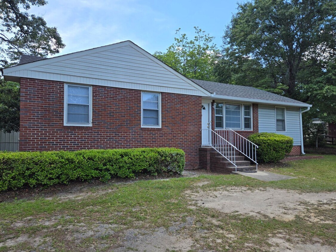 Primary Photo - 142 N Belair Rd in Evans - 2 Bedroom, 1 Ba...