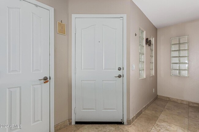 Building Photo - 3235 E Camelback Road Unit 105