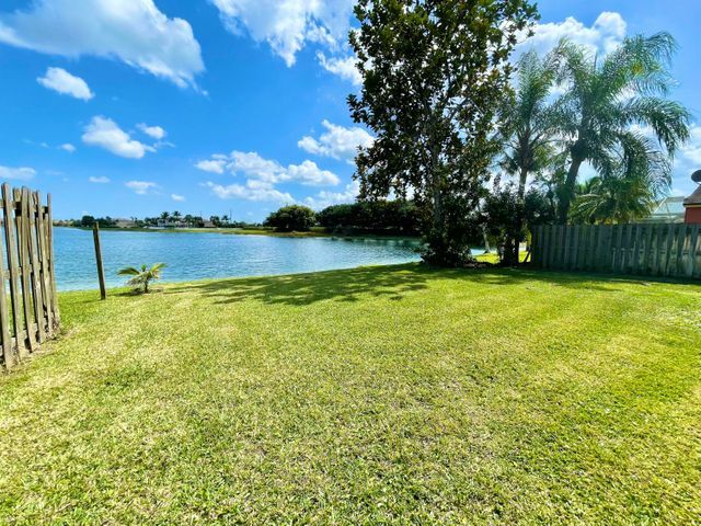 Foto del edificio - 12910 Elmford Ln