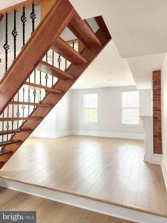 Building Photo - 2948 W Girard Ave