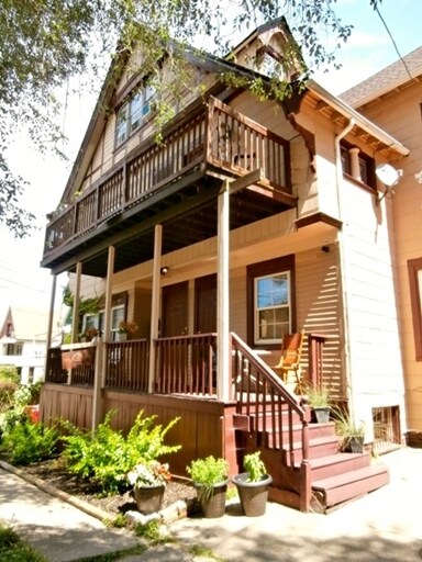 Foto del edificio - 1381 W 116th St