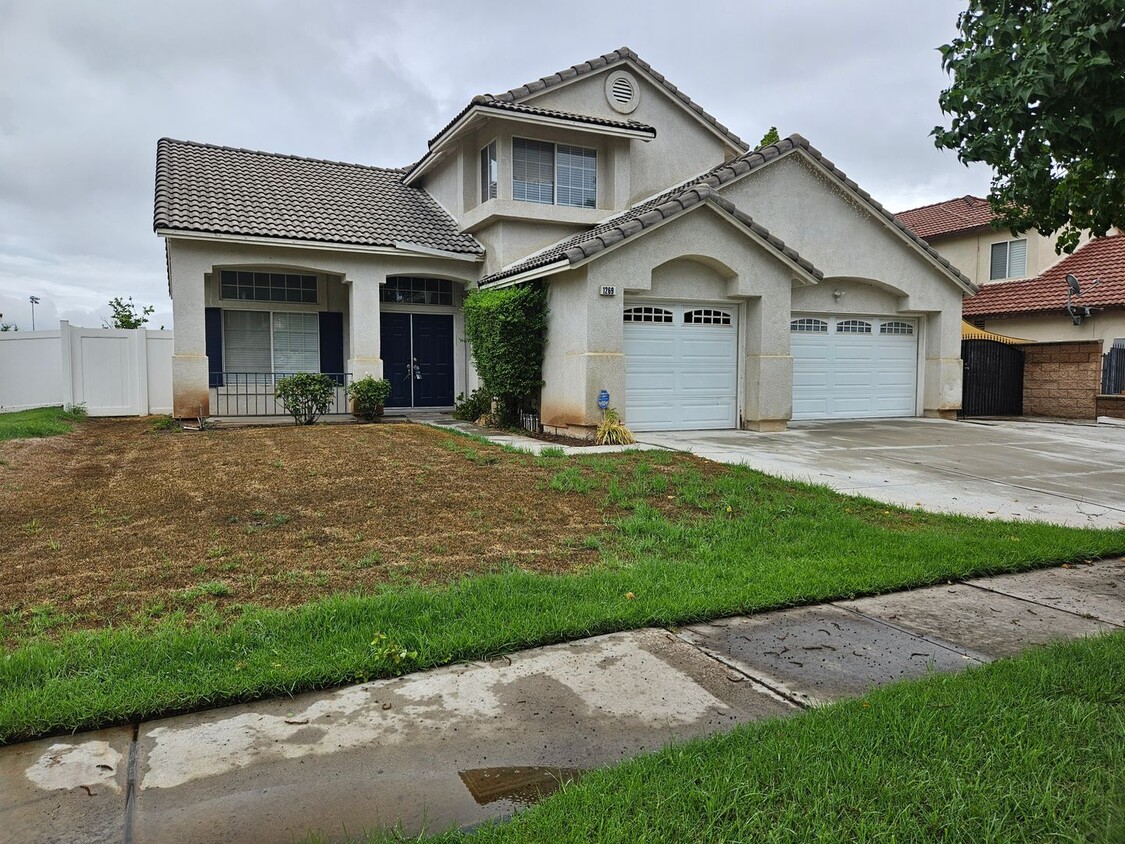 Primary Photo - Beautiful Corona Home with POOL!