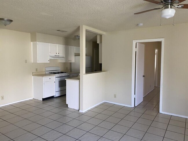 Building Photo - 110 Verna Spur