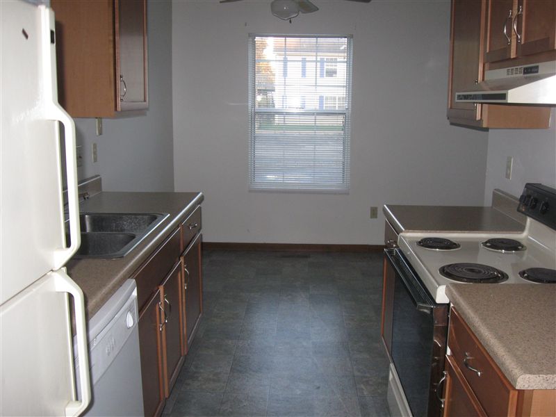 Building Photo - 2353 W Osterhout Ave