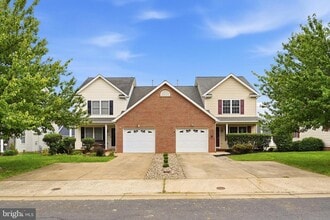 Building Photo - 2068 Stoneleigh Dr