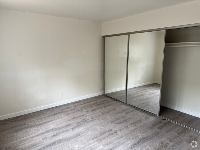 1 Bedroom - Surfside Palms Apartments