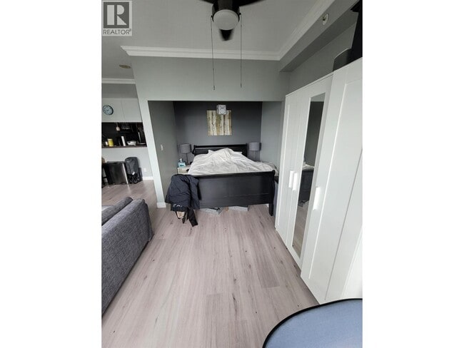 Building Photo - 928 Richards St