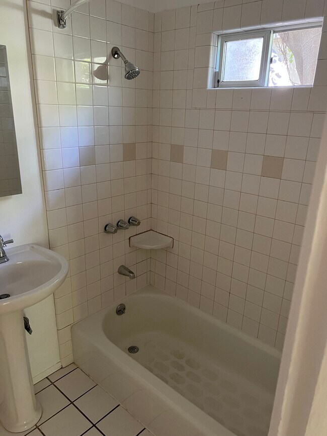 Foto del edificio - 8925 Keith Ave