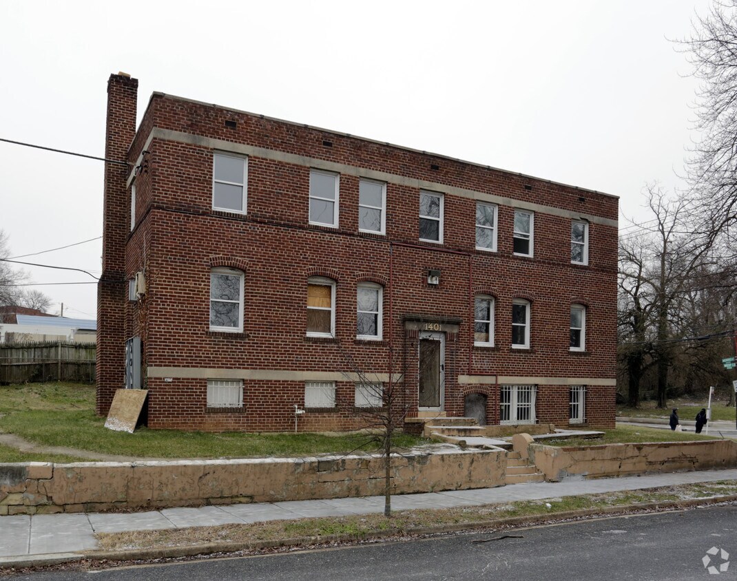 Building Photo - 1401 Bangor St SE