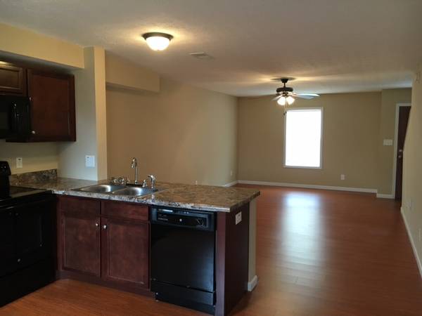 Building Photo - 810 Professional Park Dr