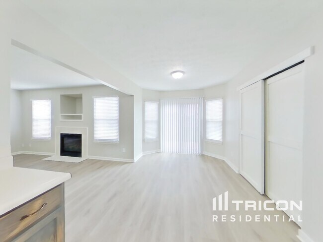 Building Photo - 1233 River Ridge Dr