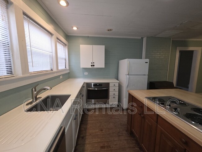 Building Photo - 170 Red Bank Rd