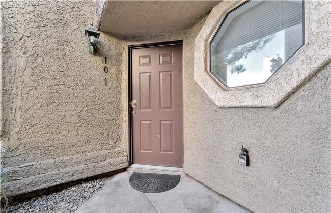Building Photo - 5076 S Rainbow Blvd