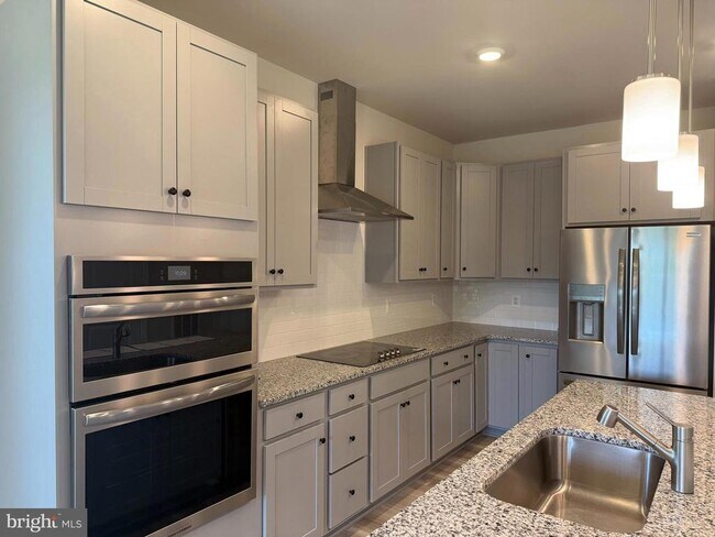 Foto del edificio - 18 Trout Lily Dr