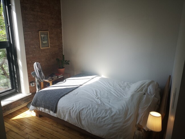 302 - Bedroom - Treble Hall