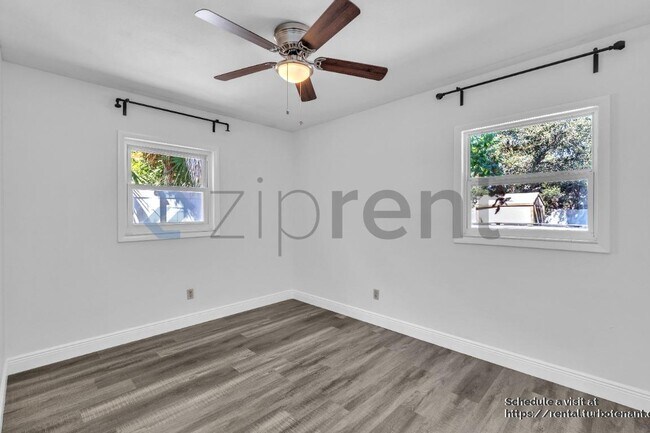 Foto del edificio - 3321 W Iowa Ave