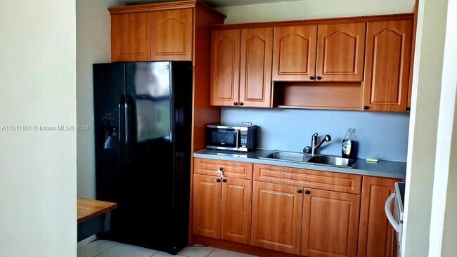 Foto del edificio - 10024 SW 14th St