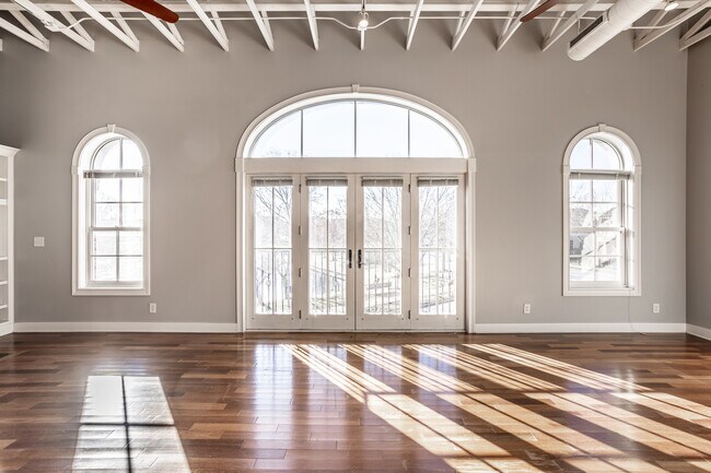 Building Photo - 1926 Rhettsbury St