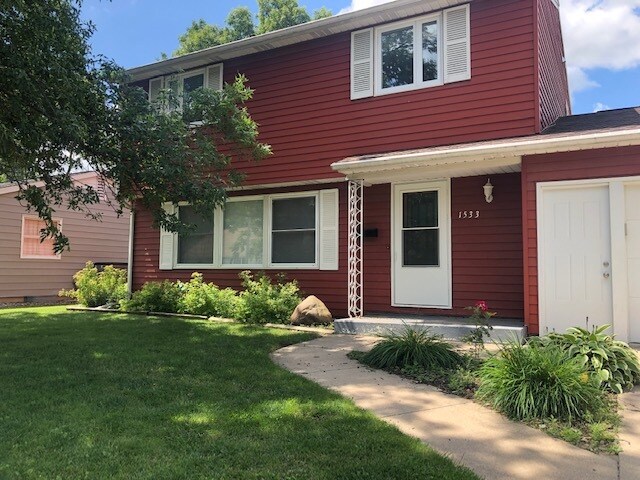Front - 1533 8 1/2 Ave SE