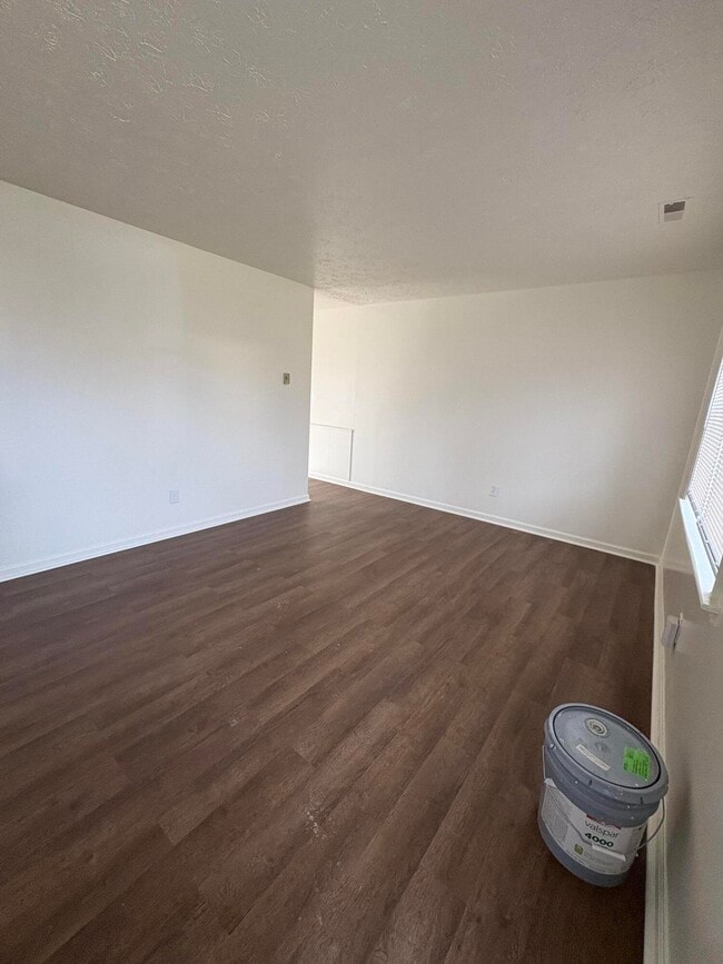 Building Photo - 1280 Ascot Park