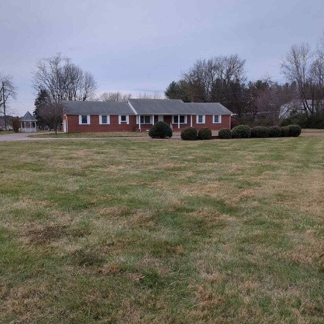 Building Photo - 556 Rucker Ln
