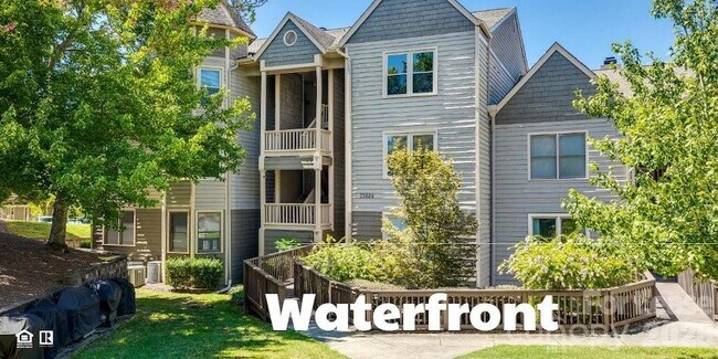 Foto del edificio - 13822 Queens Harbor Rd