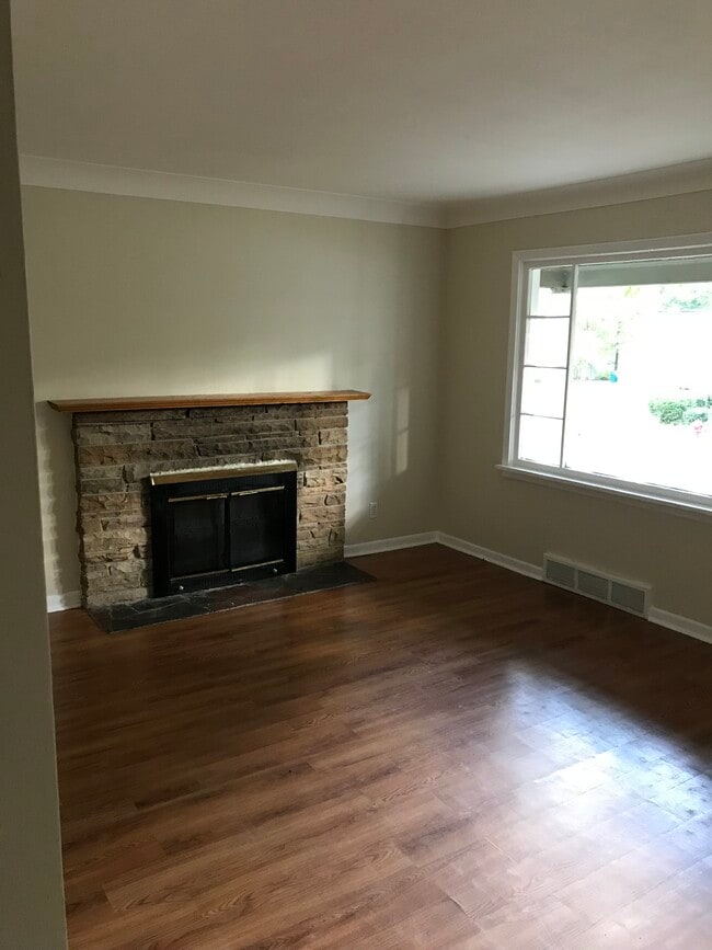 Building Photo - 1104 Dakin St