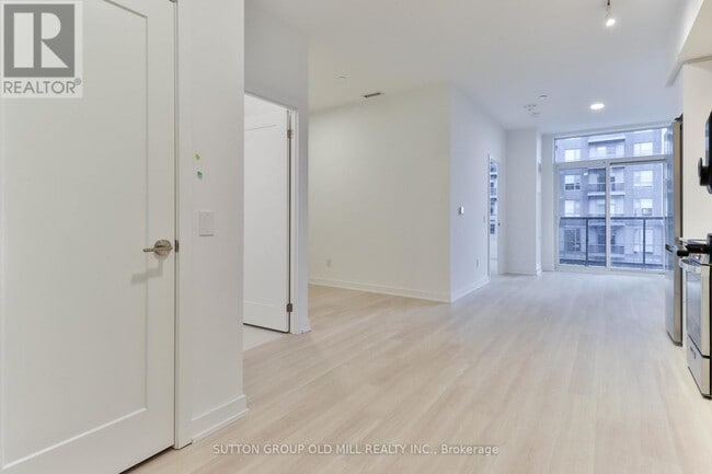 Building Photo - 5105 Hurontario St