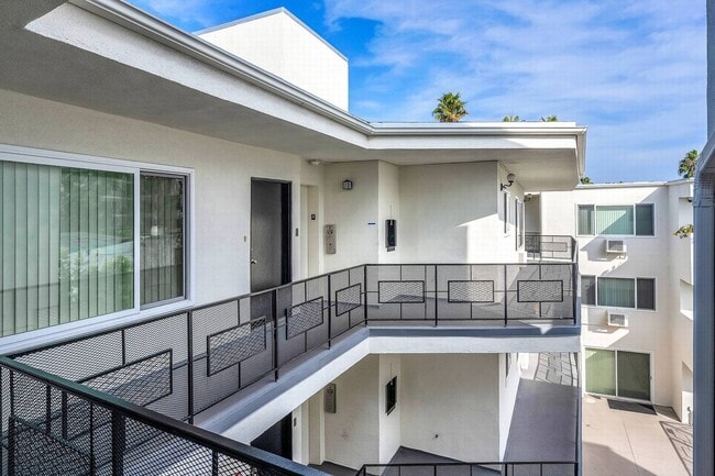 Foto del edificio - North of Sunset, Large 1 bed unit