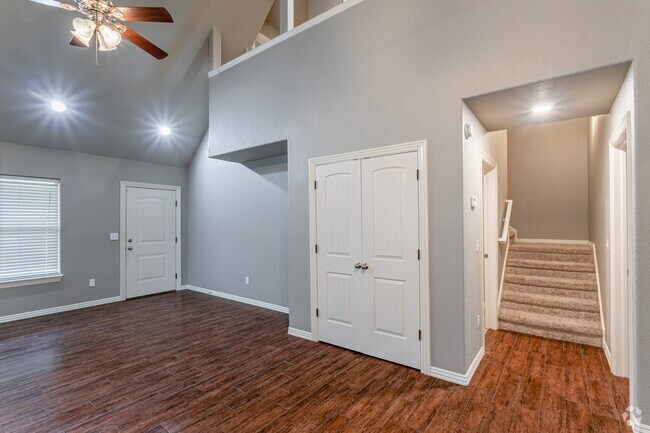3 habitaciones, 2 baños - 1300-1700 pies cuadrados - Willowbrook Duplexes