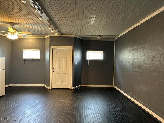Building Photo - 1130 E 68th St